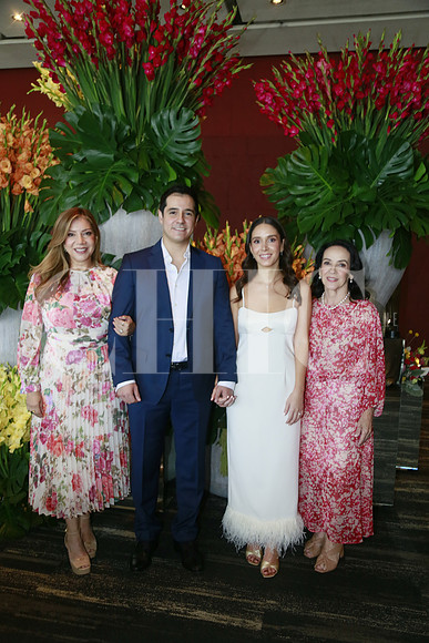 Tere Rojas de Villarreal, Oscar Villarreal, Sofia Guajardo e Isabel Villarreal (5)