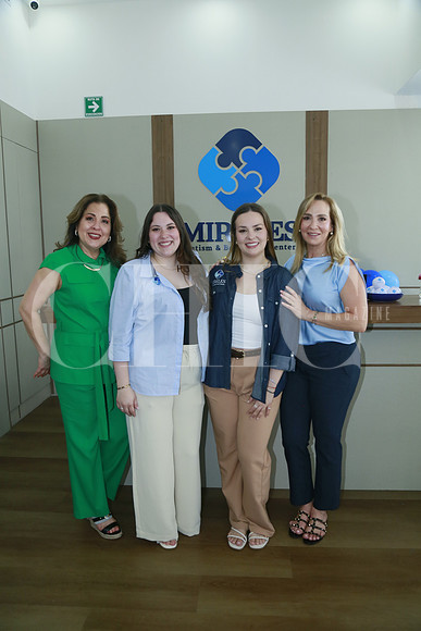 Cecilia Ordaz de Treviño, Paula Treviño, Valentina Salvador y María Isabel Garza de Salvador (2)