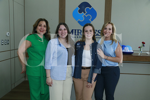 Cecilia Ordaz de Treviño, Paula Treviño, Valentina Salvador y María Isabel Garza de Salvador (3)