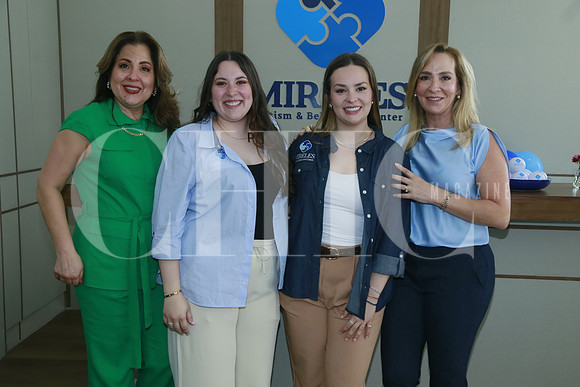 Cecilia Ordaz de Treviño, Paula Treviño, Valentina Salvador y María Isabel Garza de Salvador