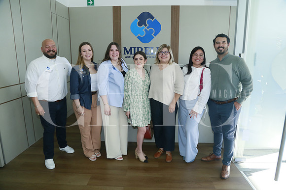 Gerardo Mireles, Valentina Salvador, Paula Treviño, Audrey Cano, Gabriela Martínez, Victoria Aguilera y Alejandro Guardiola