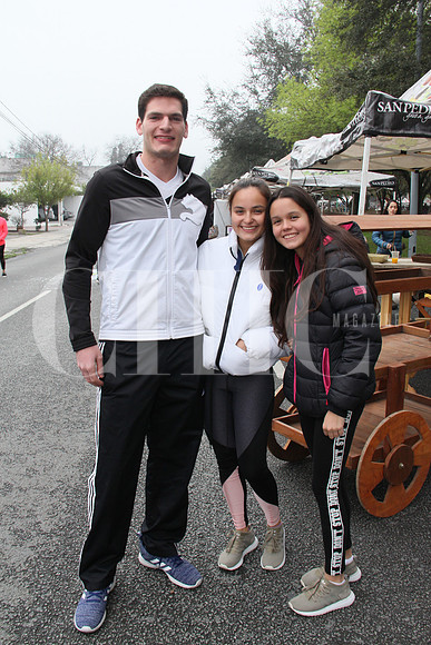 Mauricio Abugarabe, Jessica Reyes y Patricia Reyes