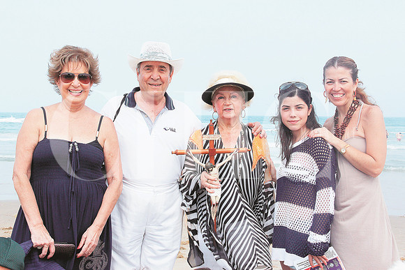 Rebeca Gómez de Martínez, Fernando González, Ludivina Flores de González, Rebeca García y Rebeca Martínez de González