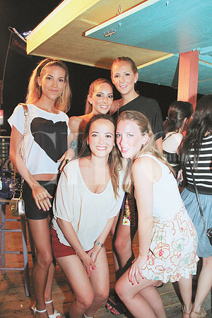 Andy Benavides, Arianne Charur, Carla Gutiérrez, Sofía Navarro y Paulina Santos