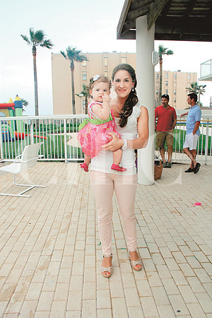 Lisa Farías y Denisse Ramonfaur de Farías