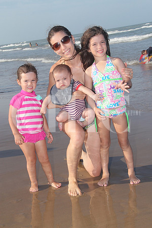 Eugenia Pérez, Balbina Pérez, Pablo Pellico y Valeria Zorrilla de Pérez