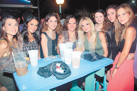 Karla Ramírez, Hannia Ramos, Nina de Jiménez, Ale Sada de Rodríguez, Marissa L. de Cortina, Lore Z. de Rodríguez, Alejandra J. de Farías y Vicky Salinas de De León