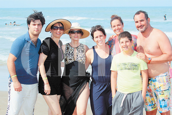 José Elizondo, Ana Cecilia González, Sandra Patricia González, Marcela González, Alejandra Hernández, Juan Diego González y Enrique Luis González