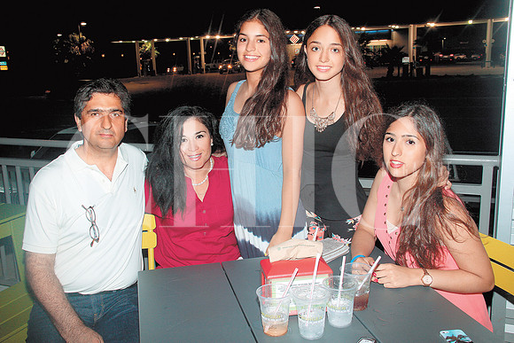 César Náder, Bárbara Barceló de Náder, Romelia Náder, Andrea Villarreal y Bárbara Náder
