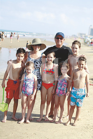 Emilio Cruz, Paulina Cruz, Daniela Cruz, Jimena Cruz, Eugenio Cruz, Hector Cruz, Rogelio Escamilla y Carmen Toussaint de Escamilla