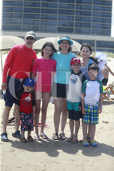 Cesar Treviño y Martha de Treviño con sus hijos Martha Eugenia, Ana Paula, David, Rodrigo y Adrian