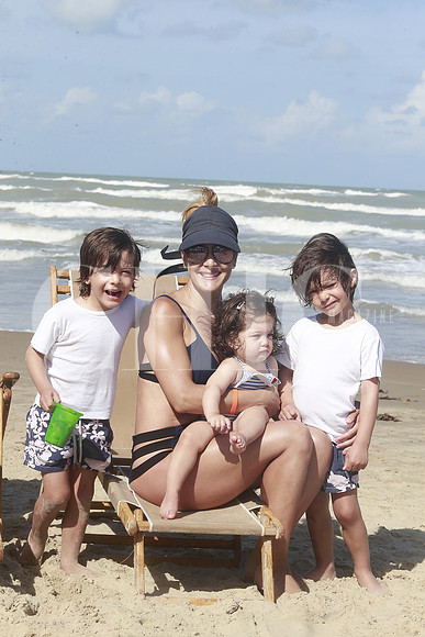 Loreto Villarreal de Gutierrez  con sus hijos Matias, Joaquin y Loreto