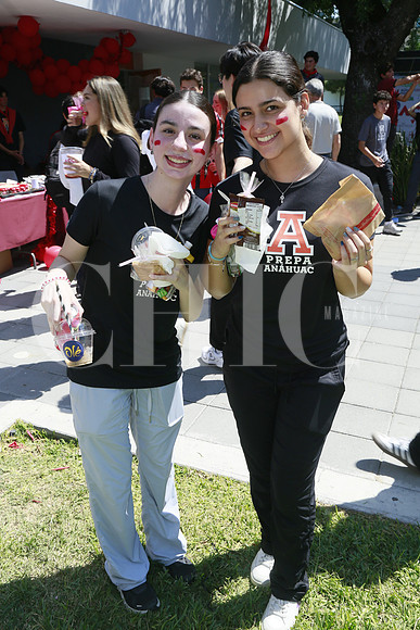 Nancy Gutíerrez y Andrea Mocthezuma