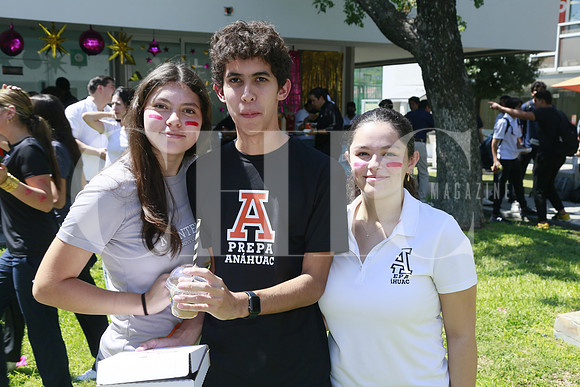 Regina Flores, Gonzalo Flores y Patricia Garza
