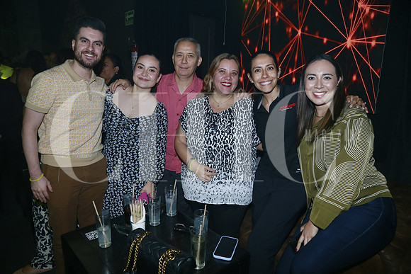 Rafael Camacho, Fernanda Caravaza, Salvador García, Sonia Olvera, Luisa González y Daniela Vazquez (2)