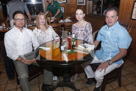 Hernán Miguel, Alisa Hinojosa de Miguel, Martha Perez de Santos y Carlos Santos 2