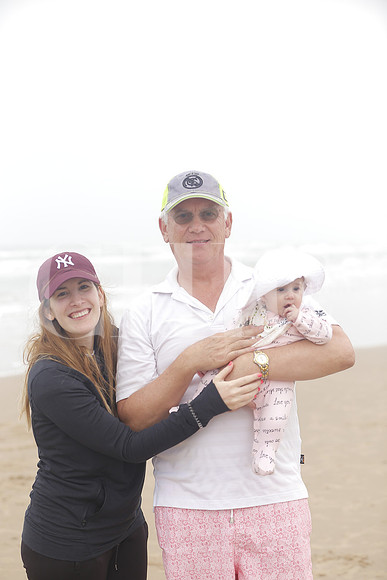 Caty Bueno, Guillermo Bueno y Jimena Sanchez Bueno 11