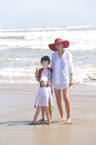 Elena Rivera, Regina de la Garza y Sebastián de la Garza 13