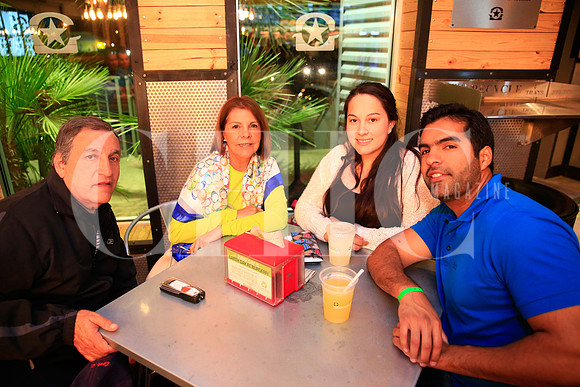 Francisco Covarruvias,  Antonieta Vargas Erika Arrchandieta y Ever Covarruvias (2)