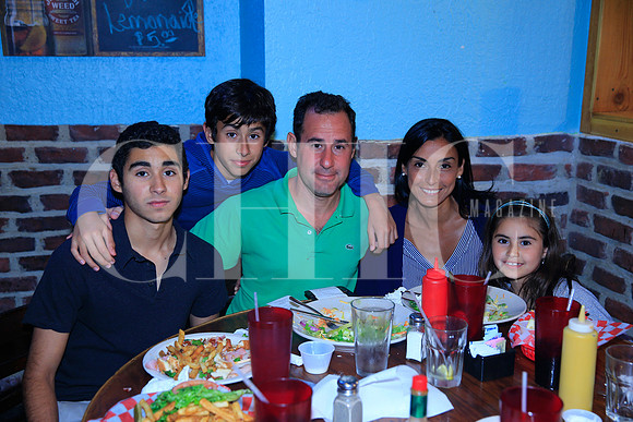 José Luis Montemayor, Santiago Montemayor, José Luis Montemayor, Dily Gómez de Montemayor y Olivia Montemayor, quien festejó su cumpleaños en el Tom & Jerrys