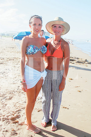 Daniela Familiar y Claudia González de Familiar