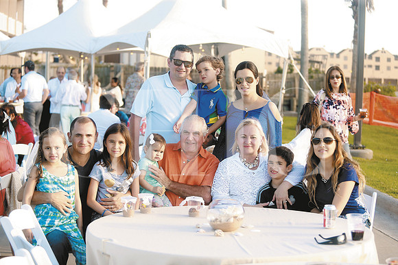 Jorge Garza, Jorge Garza, Mireya Lozano de Garza, Marcelo Garza, Regina Garza, Marifer Garza, Jorge Garza, Paulina Garza, Elizabeth de Garza, Marcelo Garza y Mariana González de Garza