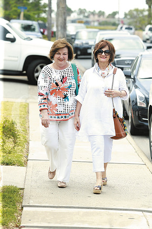 María Teresa Zorrilla de Garza y Tere Rodríguez de Cavazos