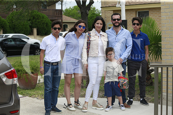Veronica Bazan de Saenz y Roberto Saenz con sus hijos Marcela, Eugenio, Eduardo y Mauricio