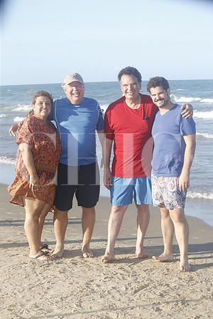 Nelly de Cantú, Gilberto Cantu, Juan Guadalupe Marcos y  Andrés Marcos