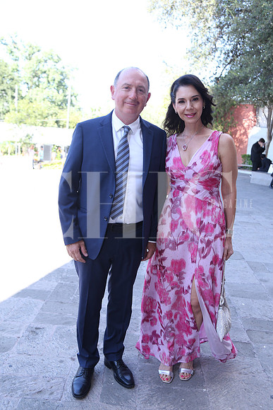 Victor González y Samantha Mattei de González 0