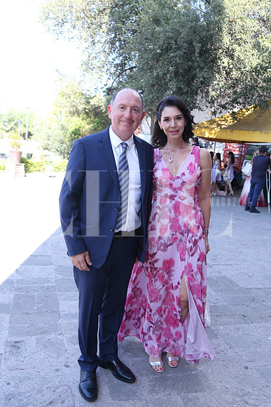 Victor González y Samantha Mattei de González 1