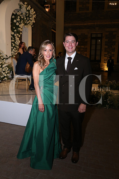 Alejandra Irigoyen y Diego Carenas ( Mamá del Novio) 1