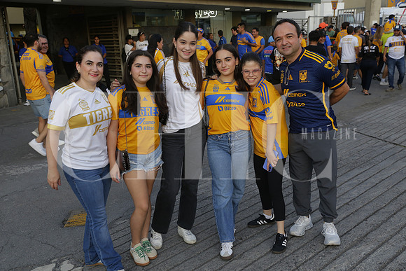 Lourdes Conde, Regina Barrera, Andrea Reding, Maria Andrea Barrera, Lucy Reding y Federico Barrera 1