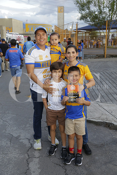 Daniel Carrillo, Sammy Gonzalez, Alejandro Carrillo, Mariano Carrillo, Mariano carrillo y Maria Carrillo 2