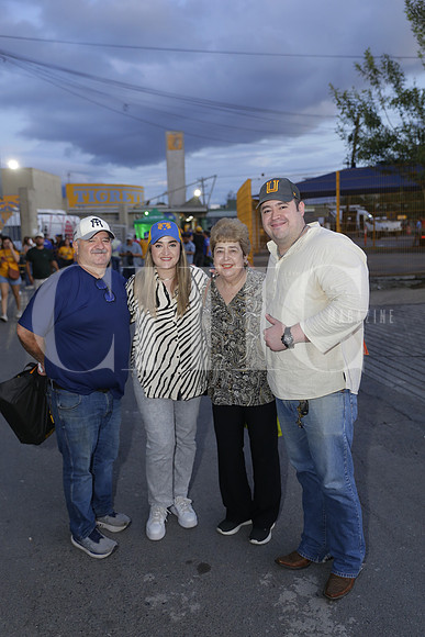 Hugo Ortegon, Estephanie Ortegon, Irma Ortegon y Hugo Ortegon 2
