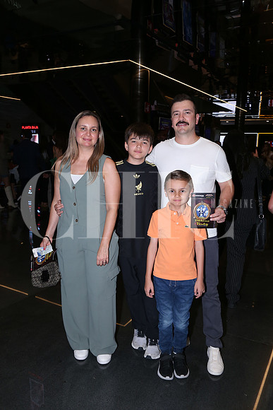 Abril Martínez, Chema Urrutia, Chema Urrutia y Santiago Urrutia 0