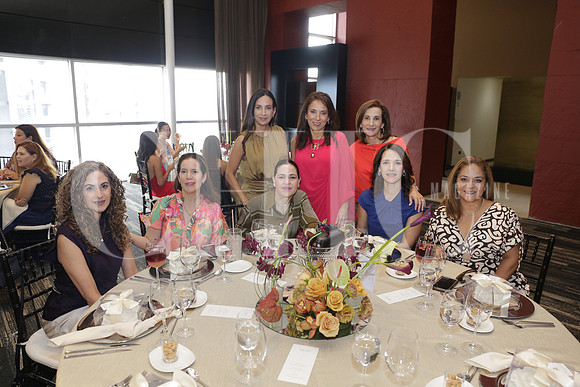 Edna Samia, Cordelia Madero, Vero Lozano, Mayela Irizar, Maritere Regules, Carola Carrera, Cynthia Lozano y Lorena Lozano 4