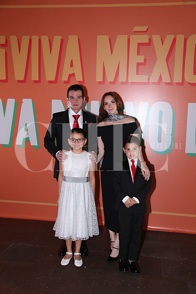 Mike Flores, Yinel Fasci de Flores, María Flores y Miguel Angel Flores 1