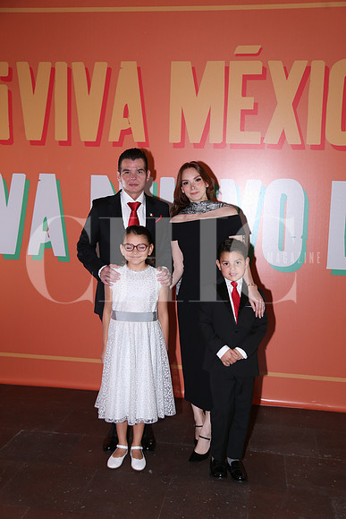 Mike Flores, Yinel Fasci de Flores, María Flores y Miguel Angel Flores 2