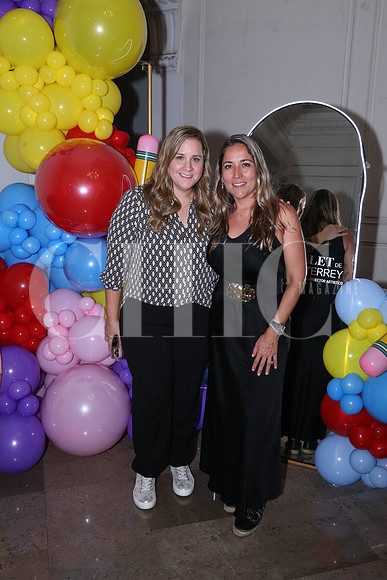 Lesly Ochoa y Diana Ochoa 0