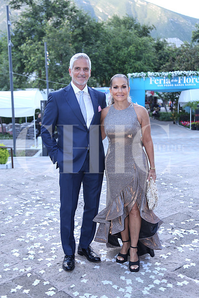 Alberto Familiar y Chiquis Sánchez de Familiar 0