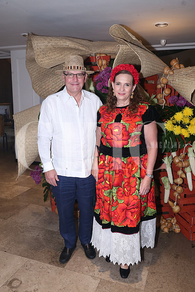 José Antonio González y Lupita González