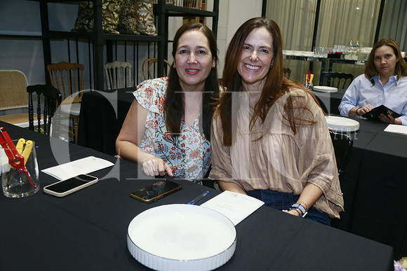 Nilda Treviño de Flores y Gaby García de Treviño (2)