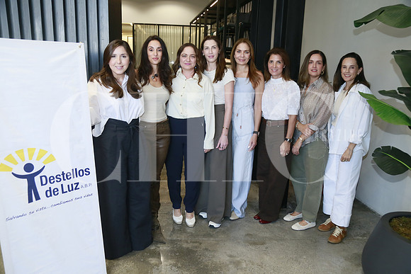 Viviana Pérez,Tere Montemayor, Karina Assad, Monica Fernández, Emely Assad de Manllo, Lorena Kalife, Vero Martínez y Mina de Canavati