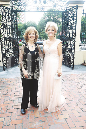 Chacha Aguirre y Elsa Aguirre de Treviño