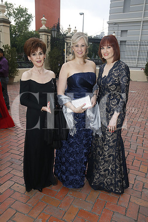 María Elena Cantú, María Elena Pozas y Gabriela Calles de Guajardo