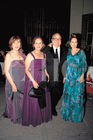 Aurora Vignau de Zambrano, Bibi Coindrau de Zambrano, David Zambrano y Bibi Zambrano de Pérez