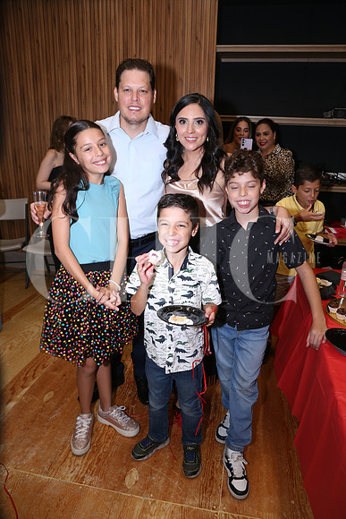 Humberto Sánchez, Gabriela Villegas, Miriam Sánchez, Adrián Sánchez y Diego Sánchez 1