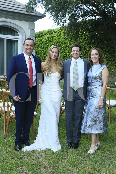 Adrián Estrella, Mimi Estrella, Oscar Escalante y Myriam Blanco de Estrella (3)