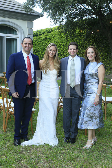 Adrián Estrella, Mimi Estrella, Oscar Escalante y Myriam Blanco de Estrella (2)